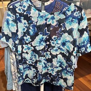 Floral Blue Women's Short Sleeve Top